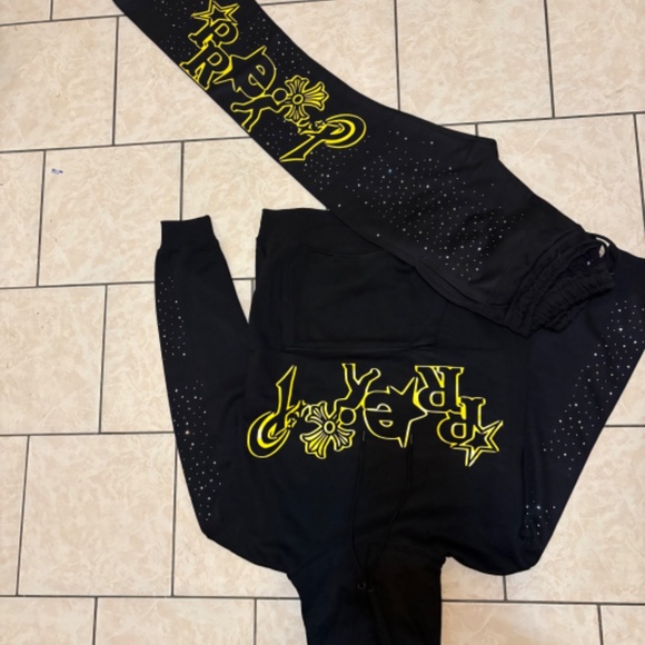 Stackked Flear sweatsuit - Picture 2 of 2